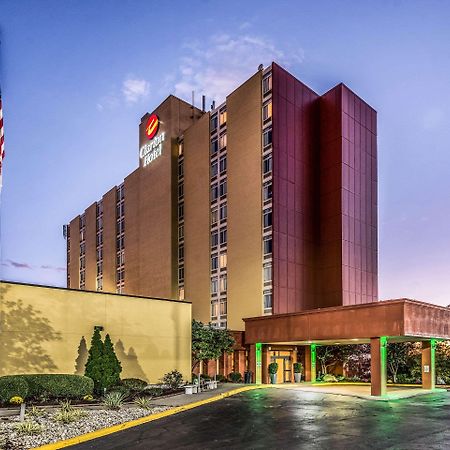 Clarion Hotel Cincinnati North Шарънвил Екстериор снимка