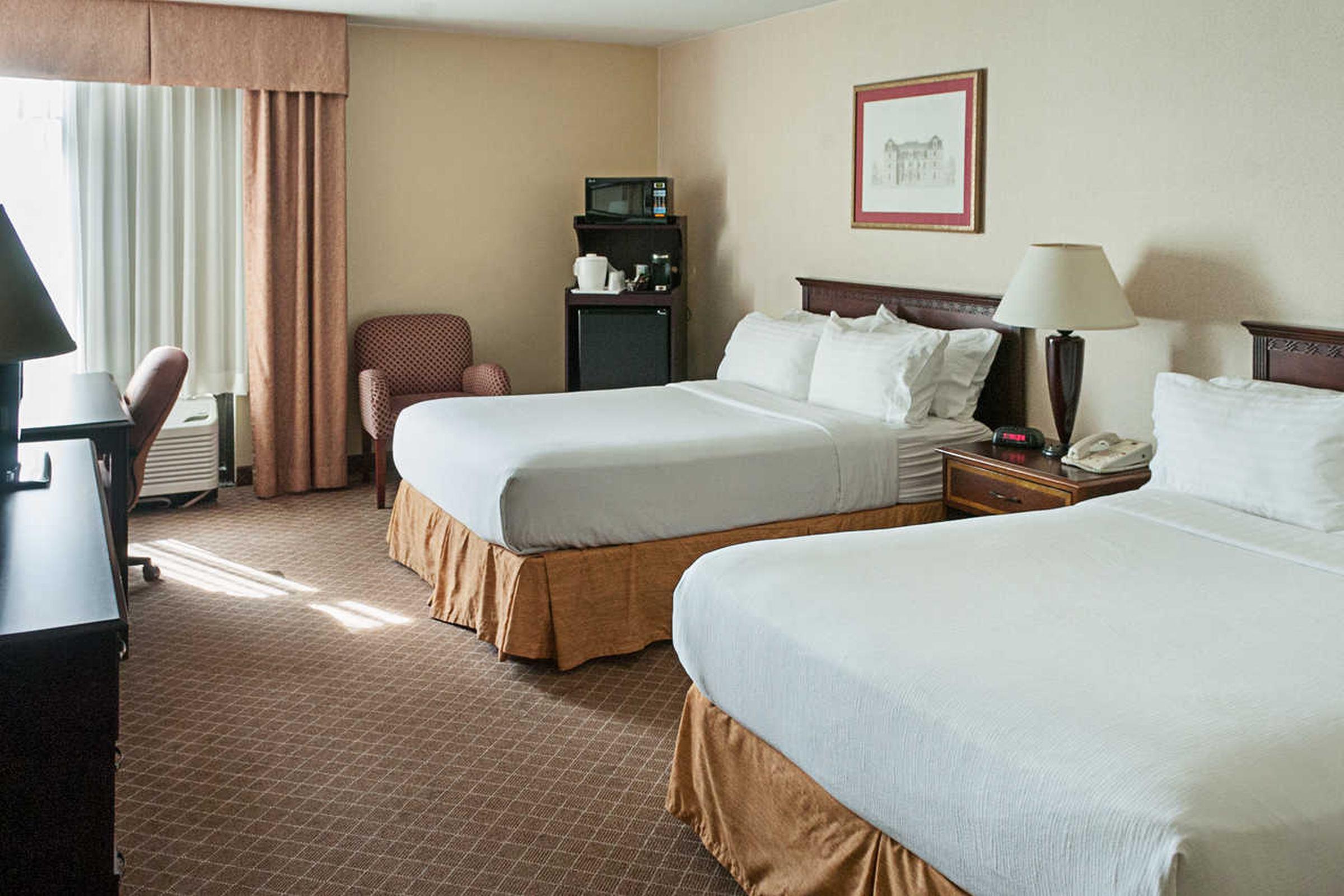 Clarion Hotel Cincinnati North Шарънвил Екстериор снимка