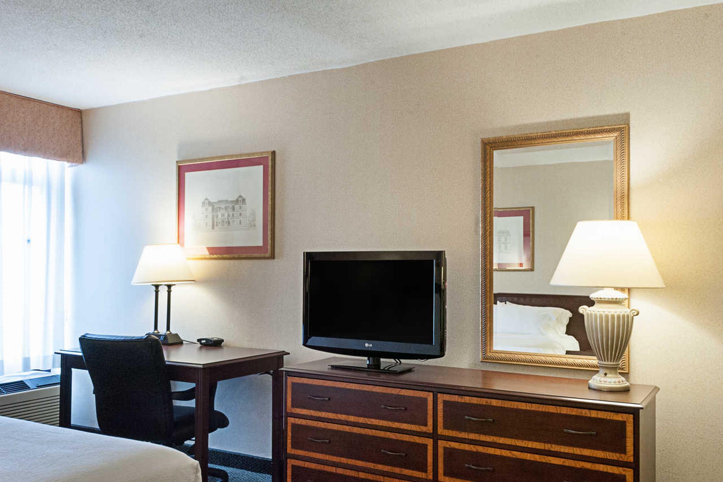Clarion Hotel Cincinnati North Шарънвил Екстериор снимка