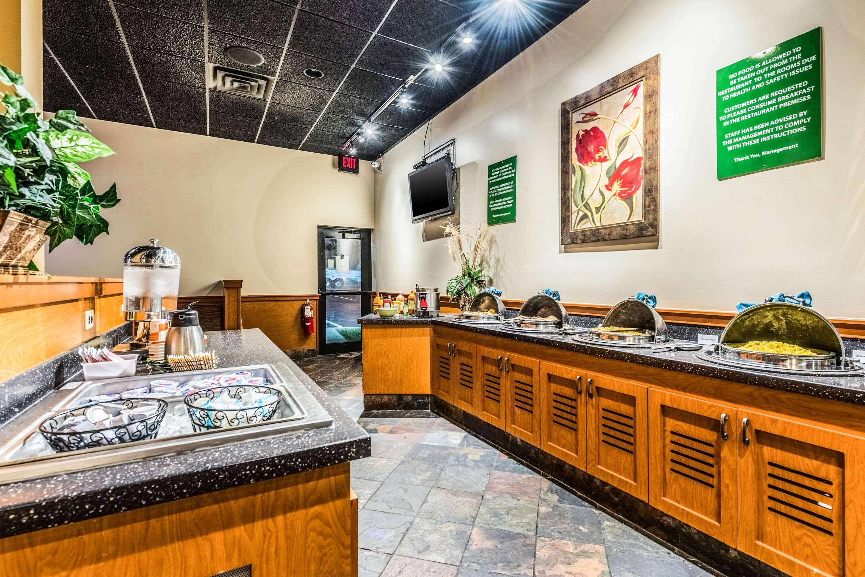 Clarion Hotel Cincinnati North Шарънвил Екстериор снимка