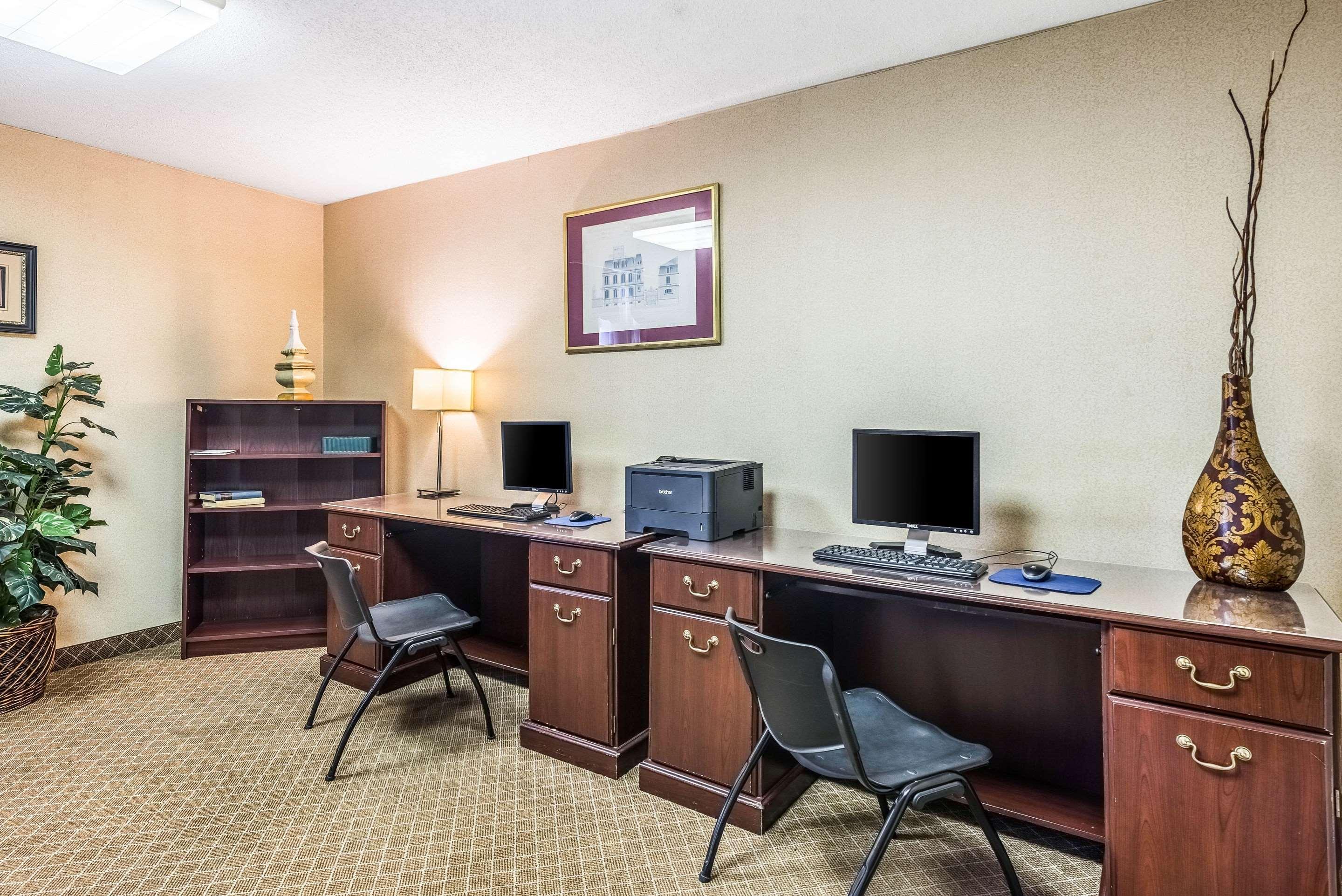 Clarion Hotel Cincinnati North Шарънвил Екстериор снимка