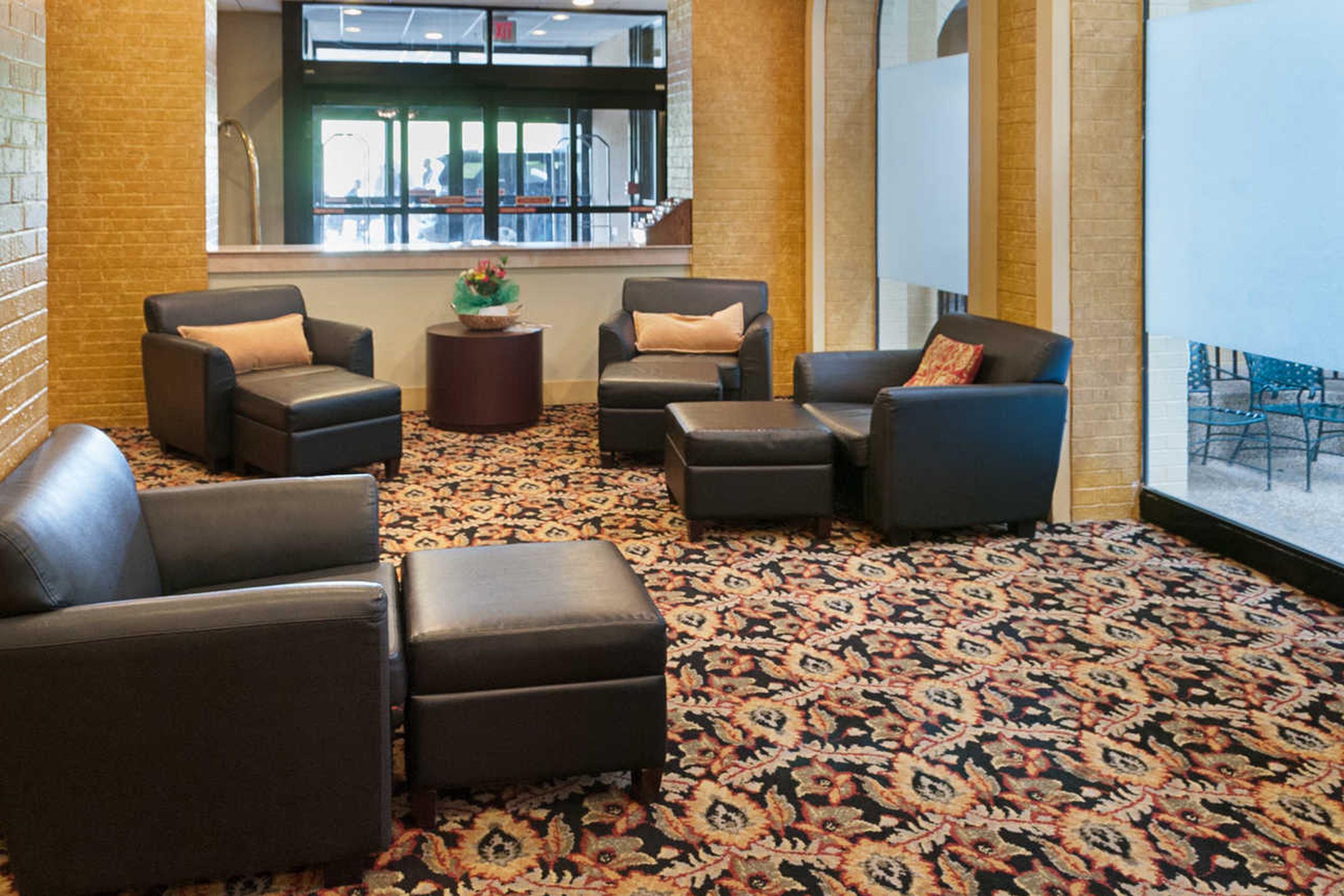 Clarion Hotel Cincinnati North Шарънвил Екстериор снимка
