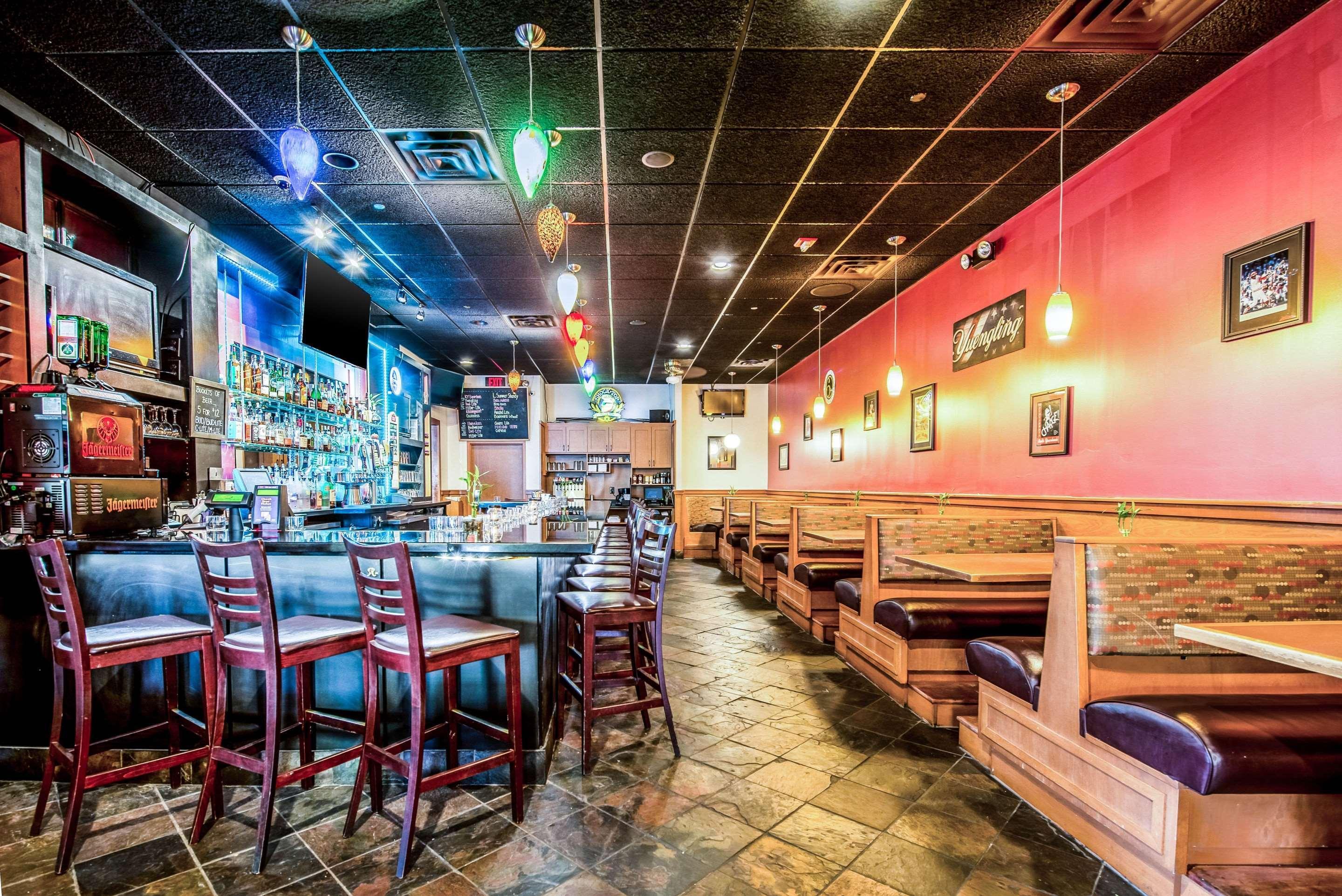 Clarion Hotel Cincinnati North Шарънвил Екстериор снимка