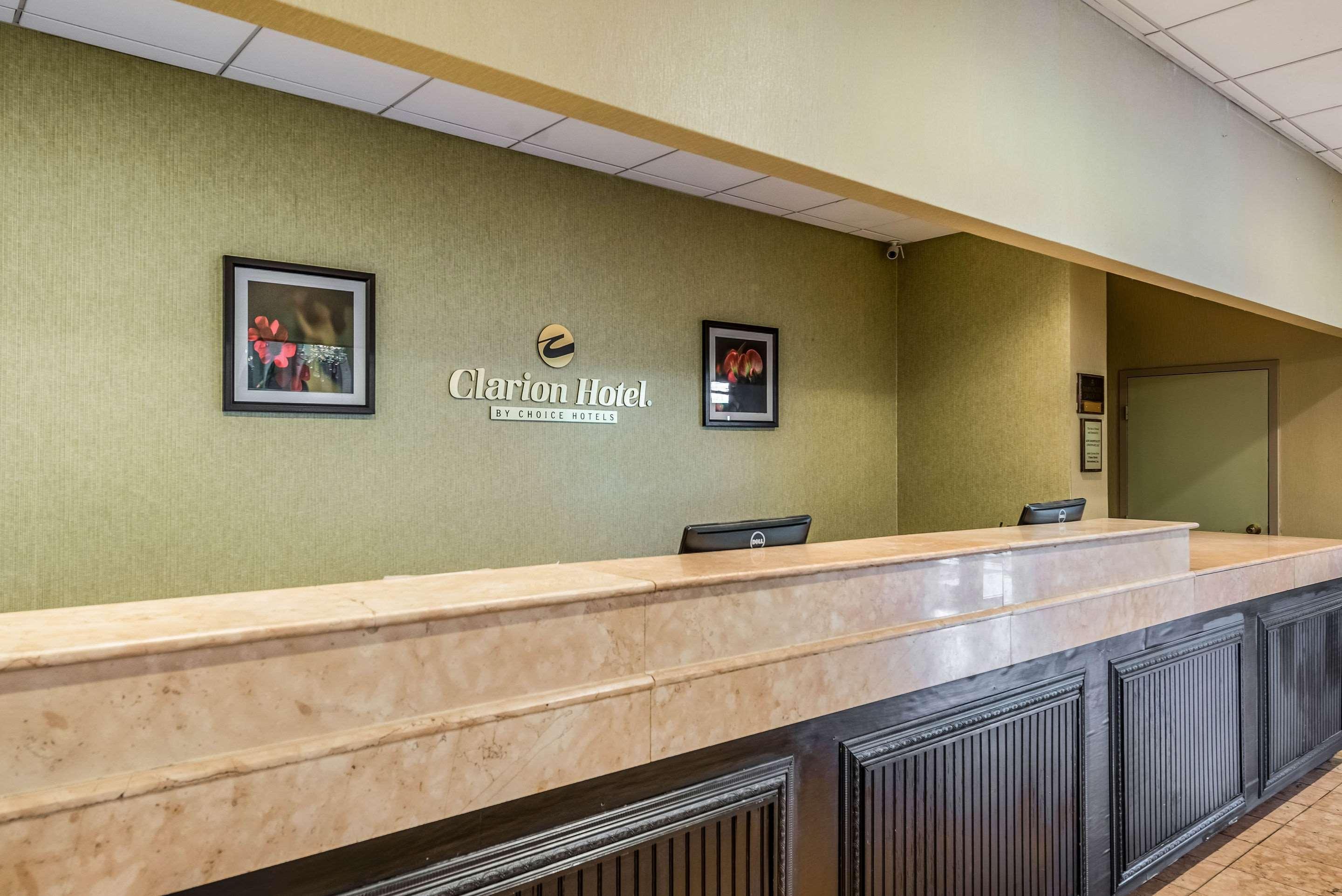 Clarion Hotel Cincinnati North Шарънвил Екстериор снимка