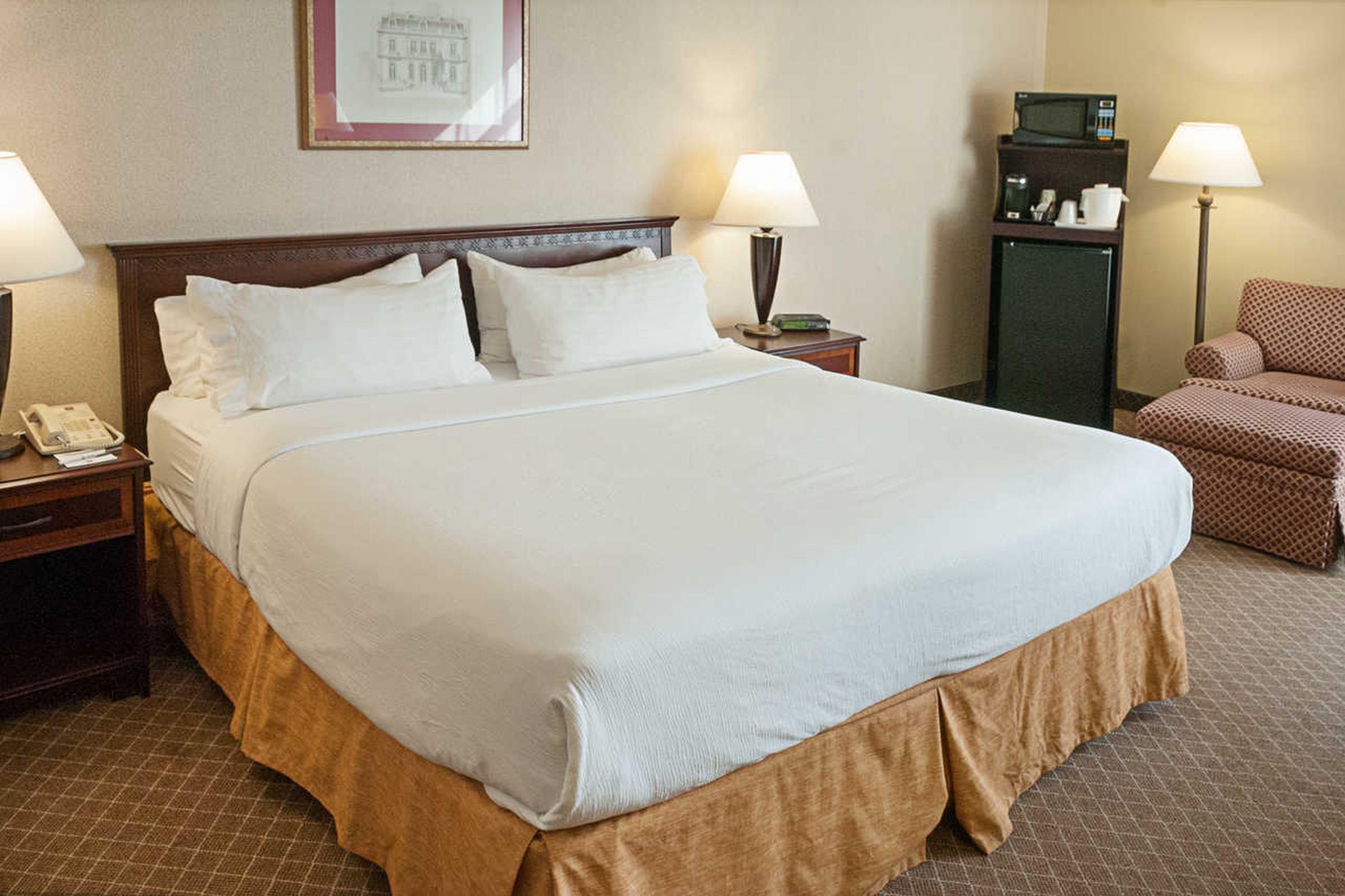 Clarion Hotel Cincinnati North Шарънвил Екстериор снимка