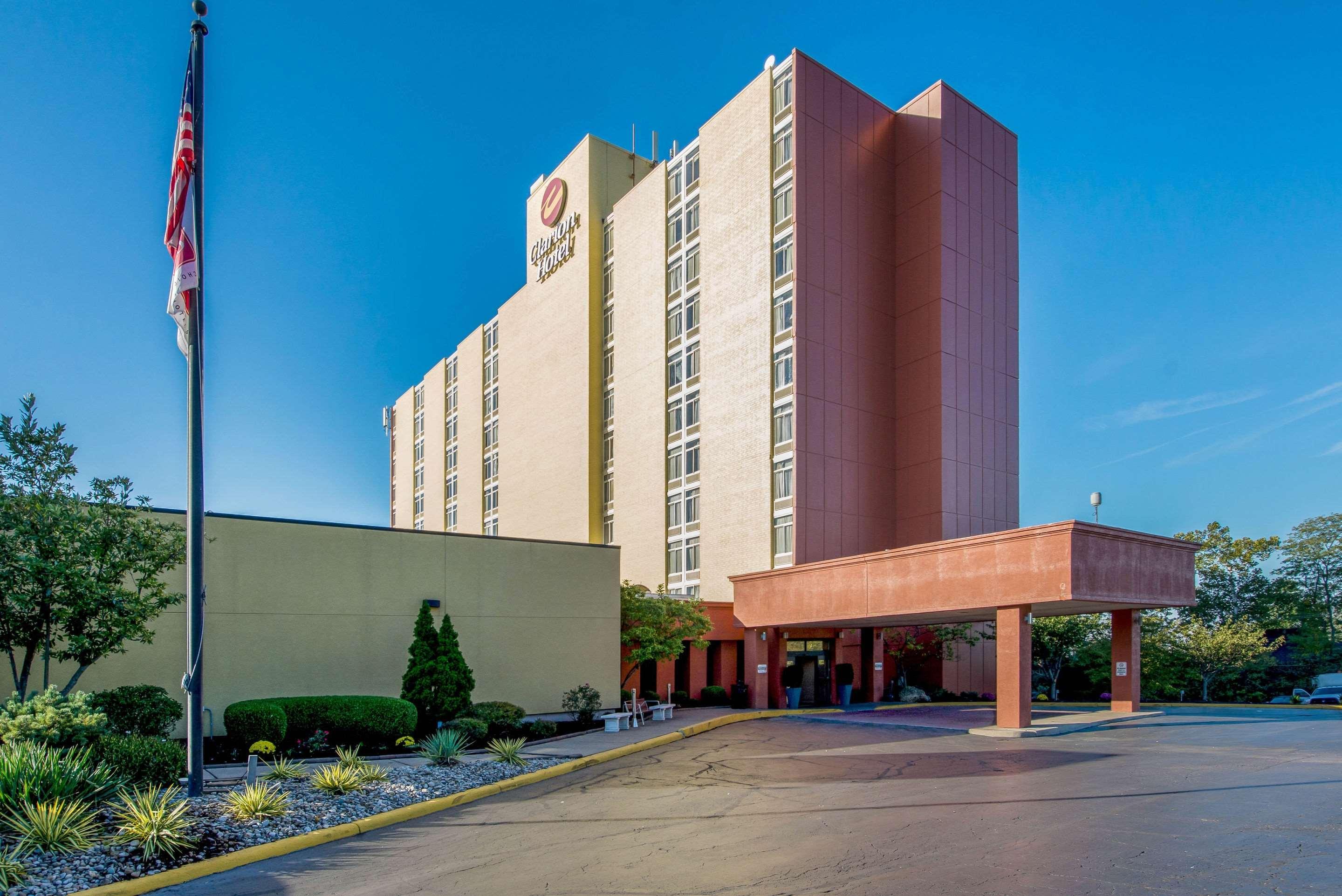 Clarion Hotel Cincinnati North Шарънвил Екстериор снимка