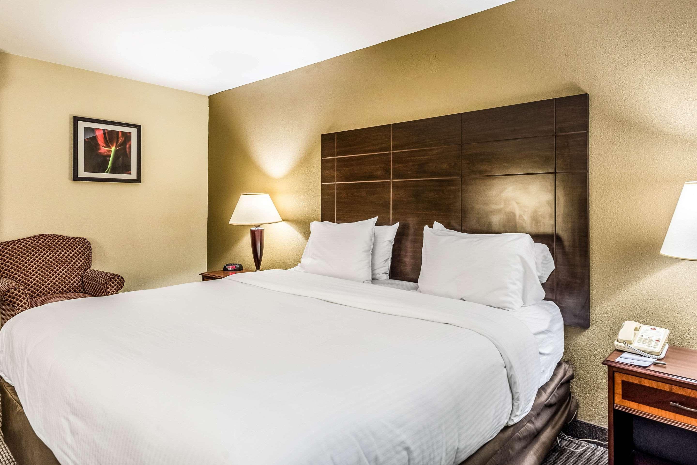 Clarion Hotel Cincinnati North Шарънвил Екстериор снимка