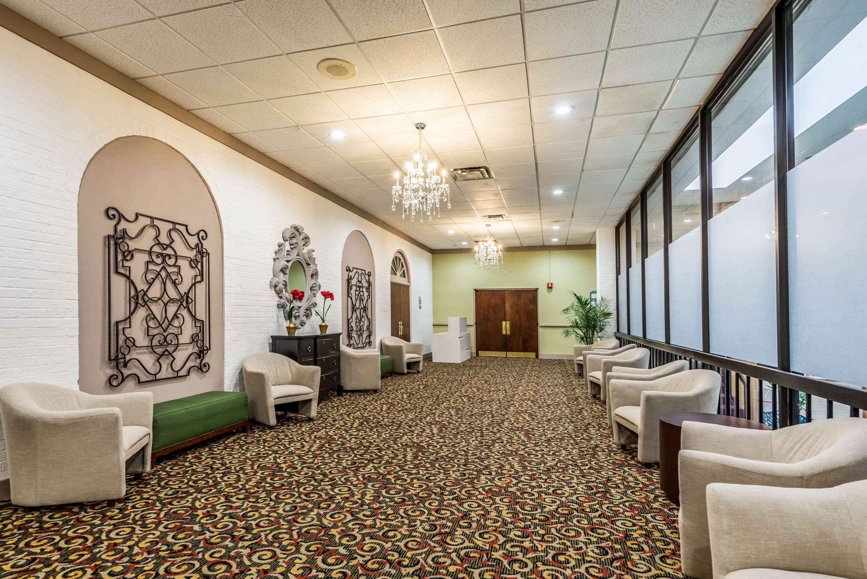 Clarion Hotel Cincinnati North Шарънвил Екстериор снимка