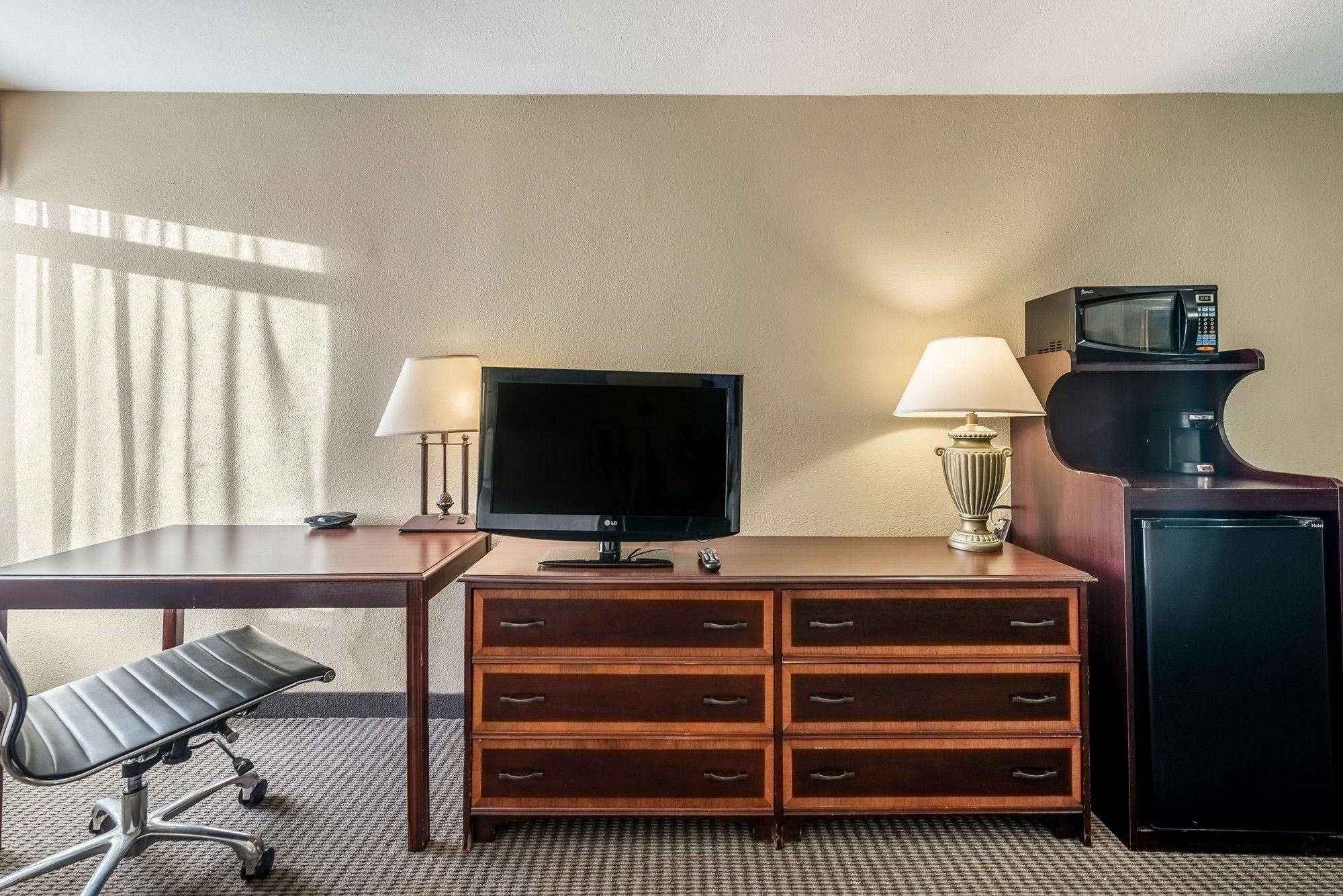 Clarion Hotel Cincinnati North Шарънвил Екстериор снимка