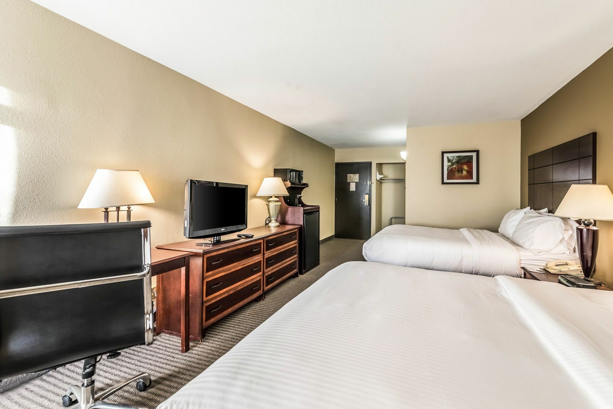 Clarion Hotel Cincinnati North Шарънвил Екстериор снимка