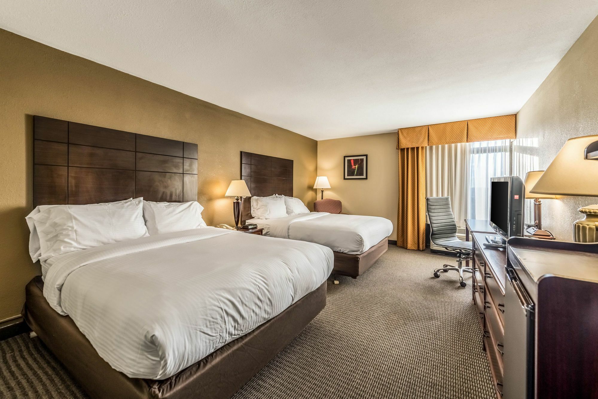 Clarion Hotel Cincinnati North Шарънвил Екстериор снимка