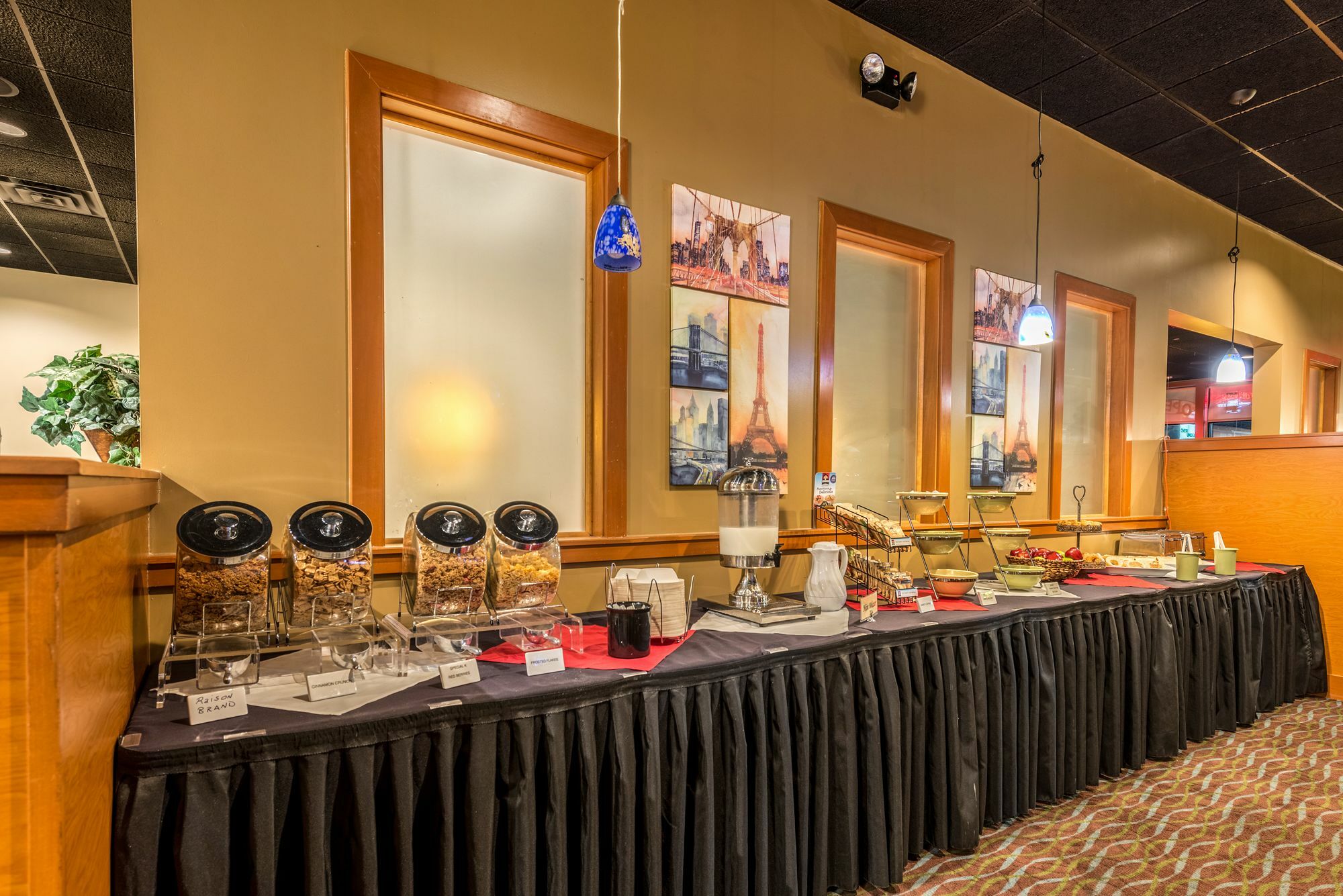Clarion Hotel Cincinnati North Шарънвил Екстериор снимка