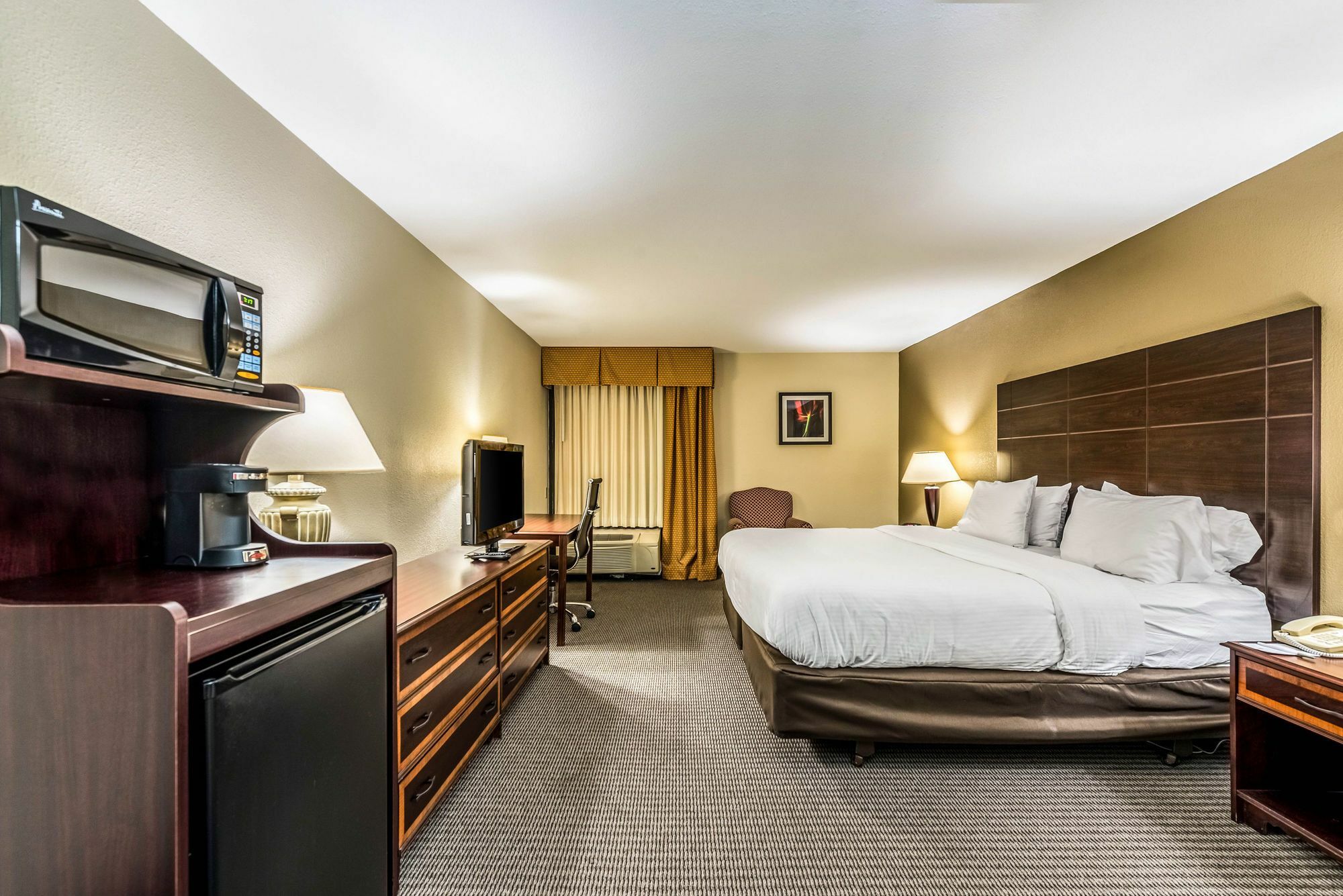 Clarion Hotel Cincinnati North Шарънвил Екстериор снимка
