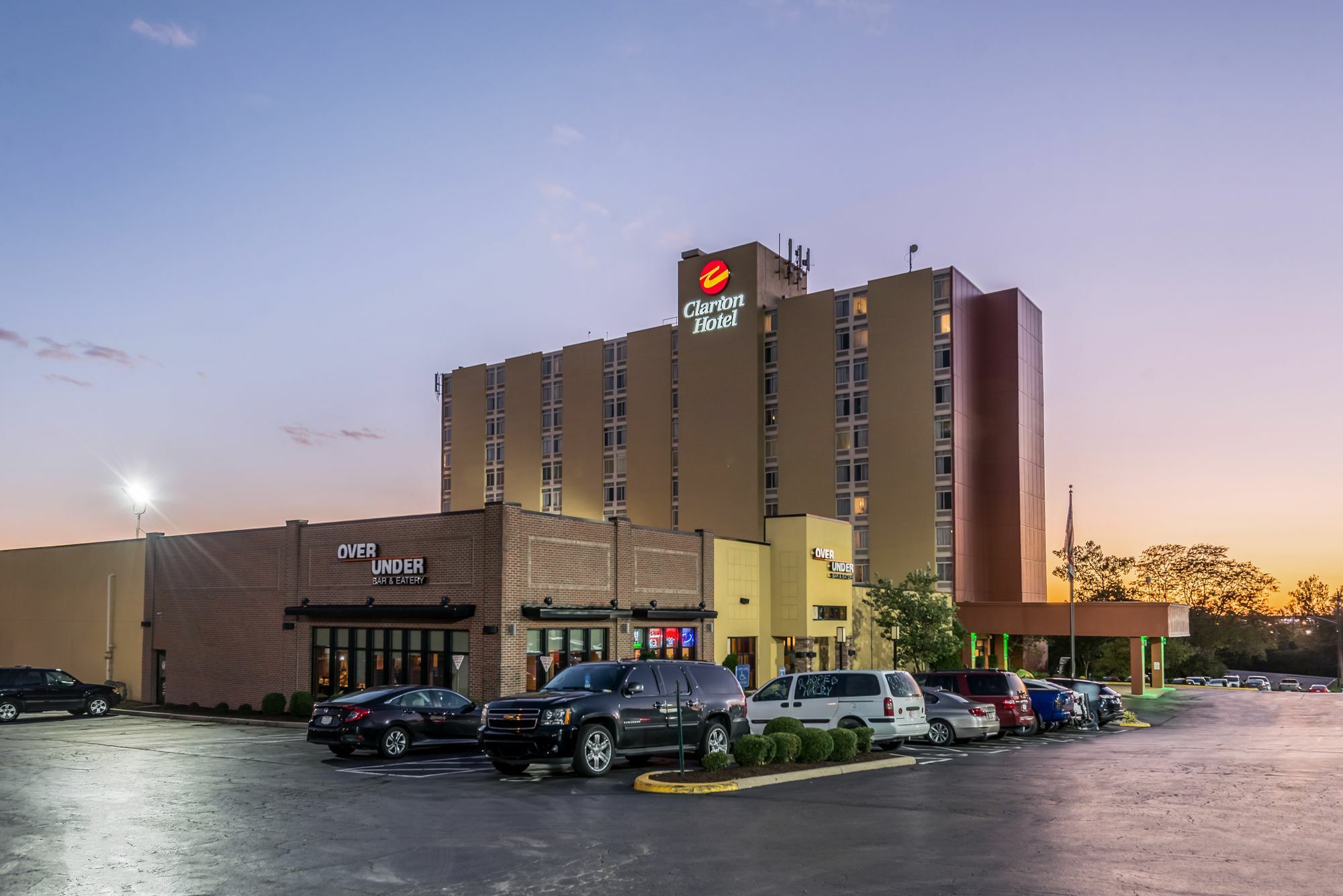 Clarion Hotel Cincinnati North Шарънвил Екстериор снимка