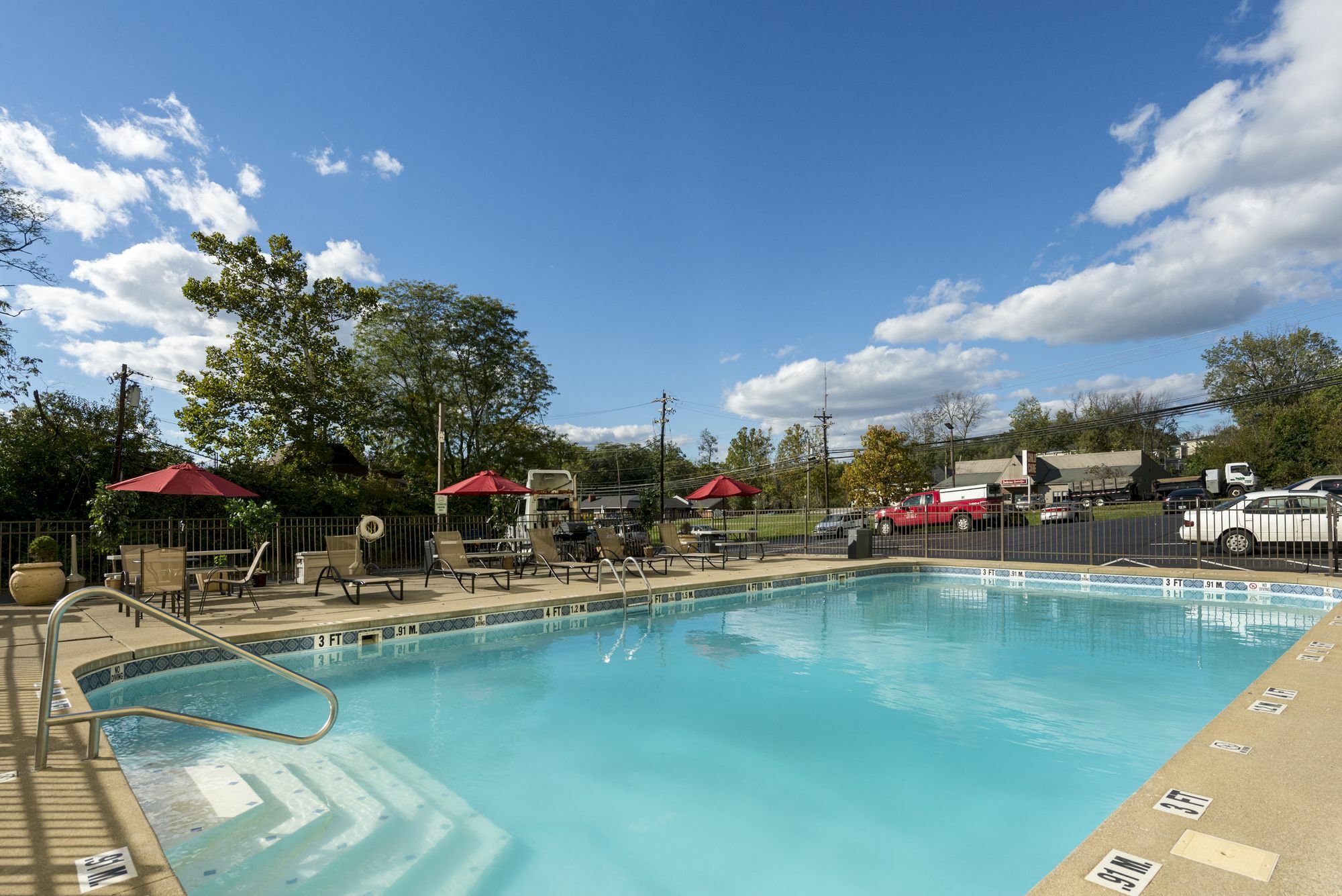 Clarion Hotel Cincinnati North Шарънвил Екстериор снимка